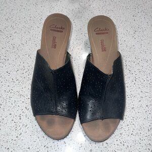 Clarks Collection soft cushion size 9 wedges